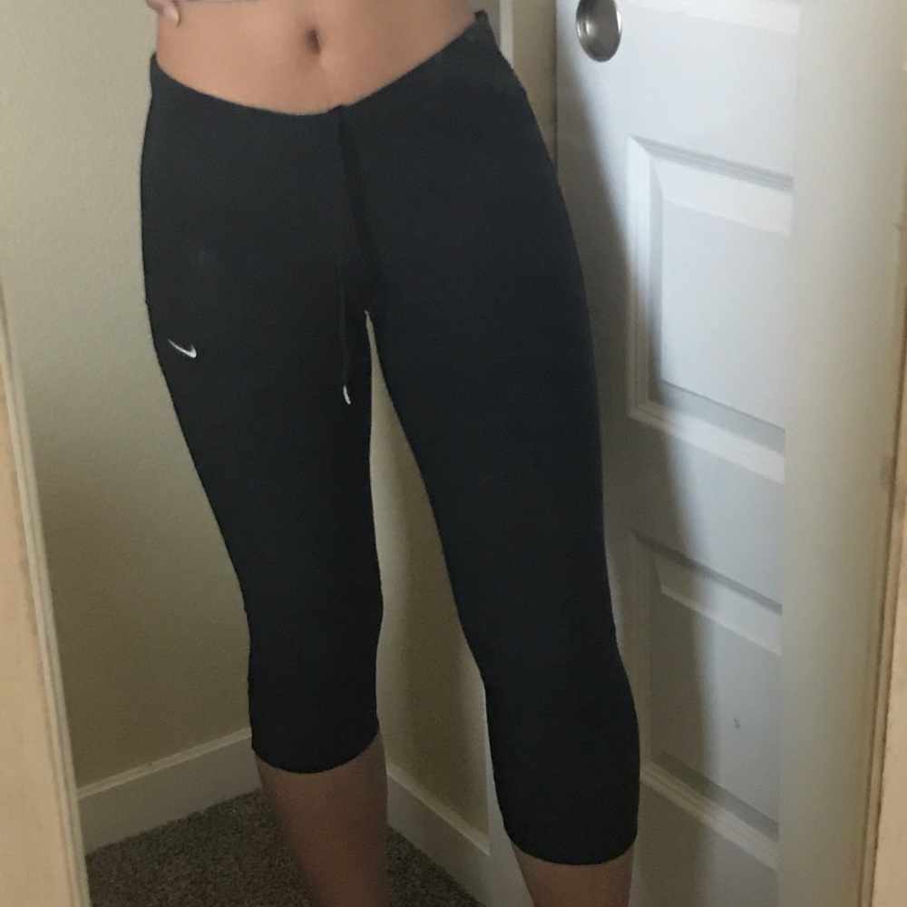 Nike cropped black leggings